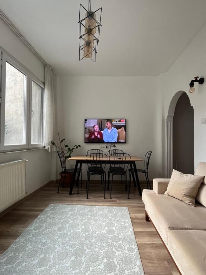 Centrally Located, 2+1 House In Taksim, Cihangir Apartment อิสตันบูล ภายนอก รูปภาพ